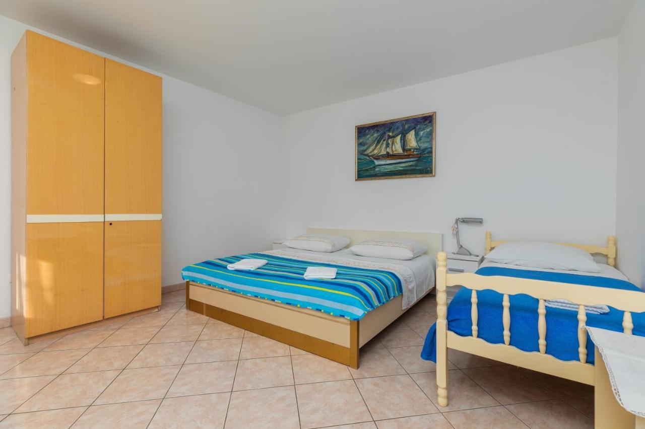 Apartments With A Parking Space Omis - 2745 Exterior foto